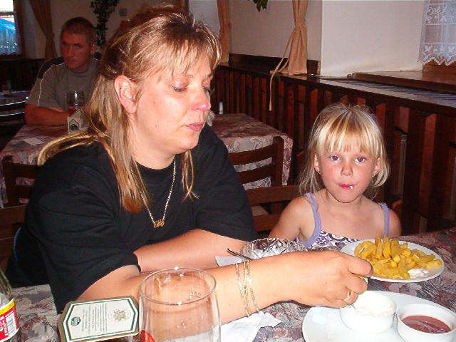 lindsayneltjechie.jpg