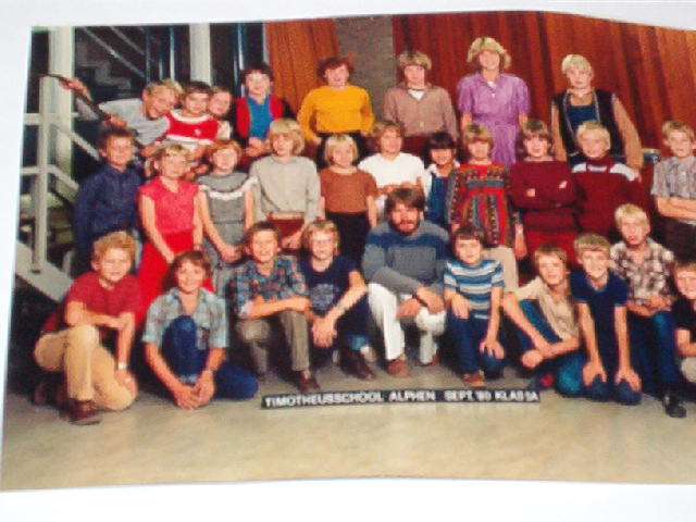 Dit ook Nel op de Timoneusschool in de vijfde klas bij meester Blitterswijk.Sept.'80 Alphen klas 5A